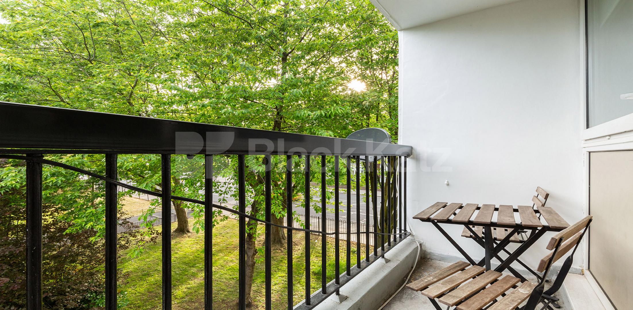 			NEWLY REFURBISHED 3/ 4 BED! , 4 Bedroom, 1 bath, 1 reception Flat			 ROWSTOCK GARDENS , CAMDEN